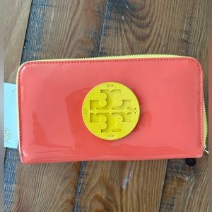 Tory Burch wallet - NEW with tags